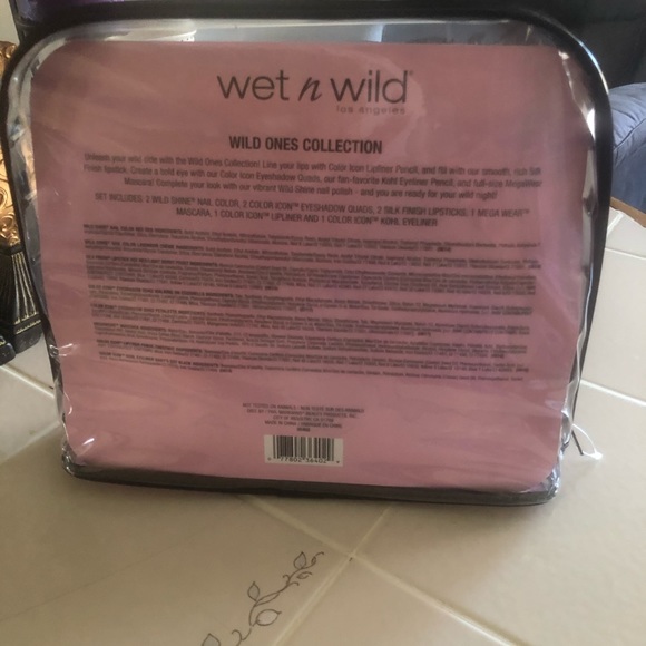 Wet & Wild Collection - Picture 5 of 5